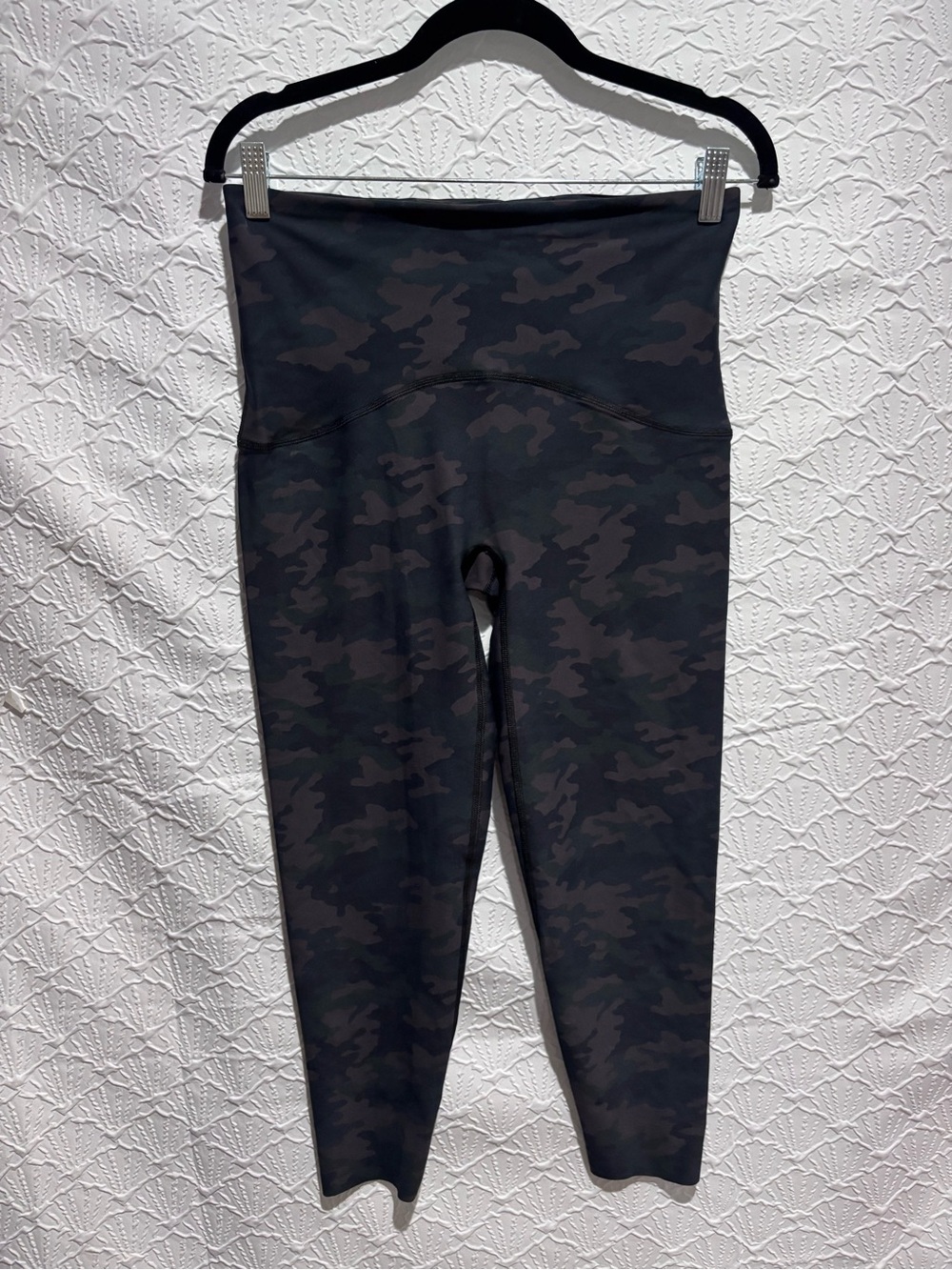 SPANX Booty Boost Camo Leggings Size L Black Dark Green High Rise Compression